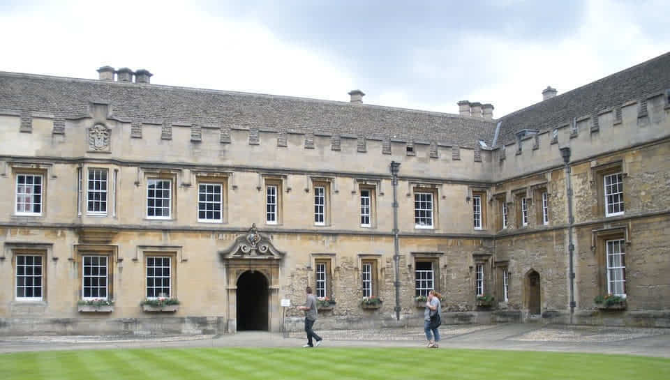 oxford-college-112840_960_720.jpg